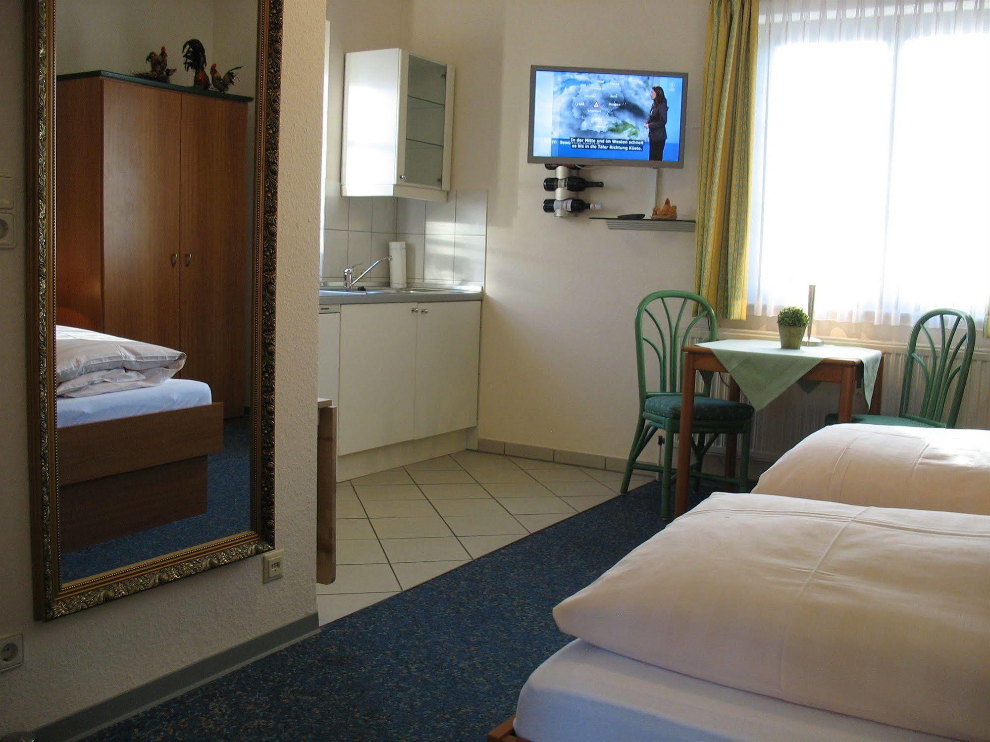 Altes Zollhaus Am Klinikum Hotel Lübeck Kültér fotó
